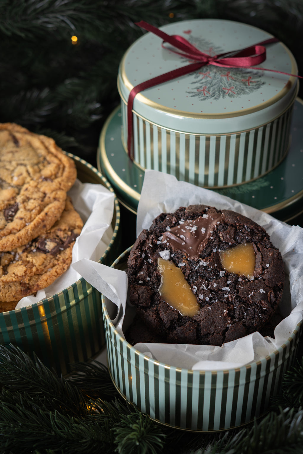 Nordic Cookie Tin: 3 double chocolate toffee cookies